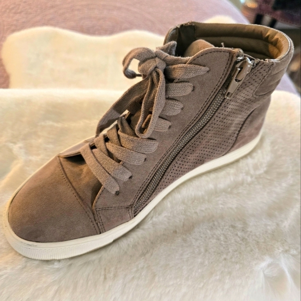 Steve Madden "Demmie" High-Top Sneakers - Taupe/Gray